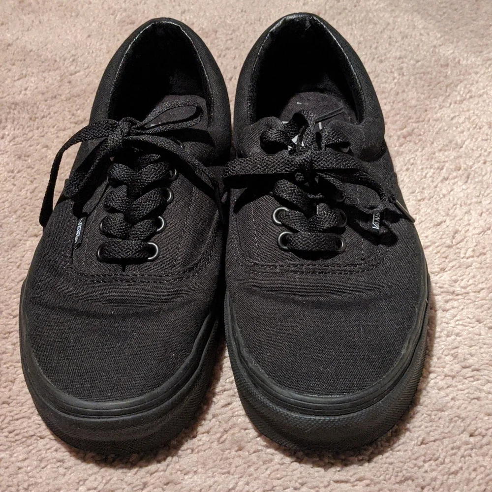 Vans black skate shoe men's 7 women's 8.5 - Picture 3 of 10